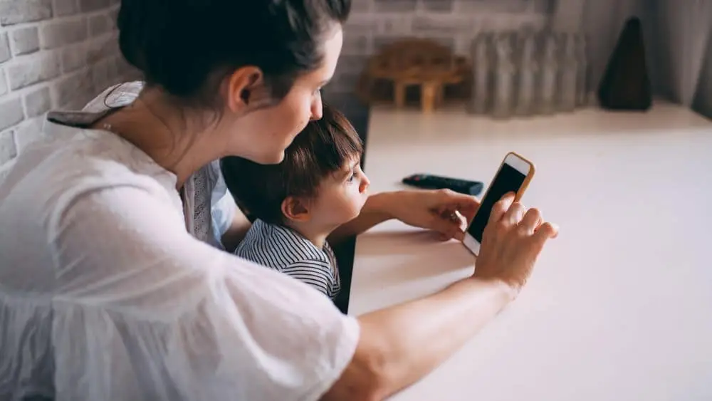 Aprenda a ler e escrever com o celular de forma prática